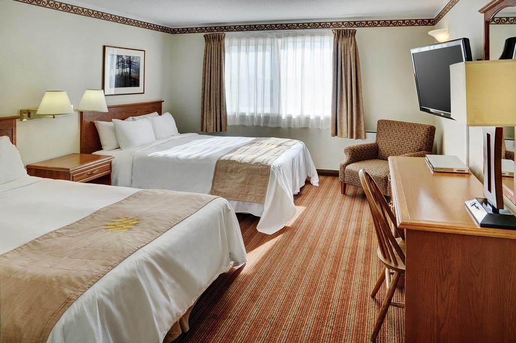 Lakeview Inns & Suites - ברנדון מראה חיצוני תמונה