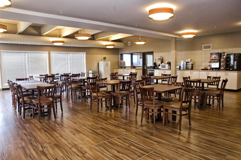 Lakeview Inns & Suites - ברנדון מראה חיצוני תמונה